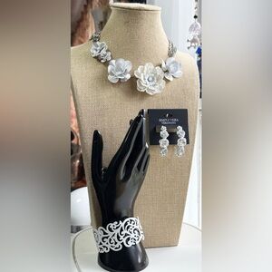 Simply Vera Vera Wang White Floral Earrings